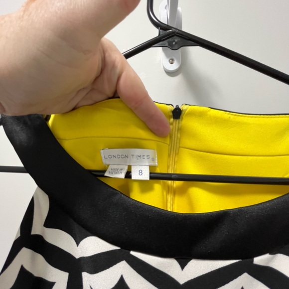 Black, white geometric dress with unique lines - Picture 3 of 6